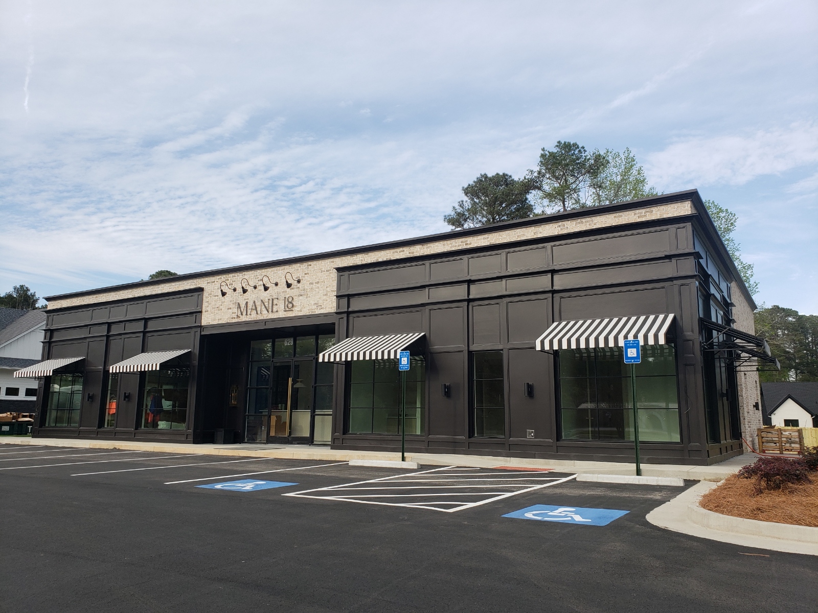 Mane 18 Salon